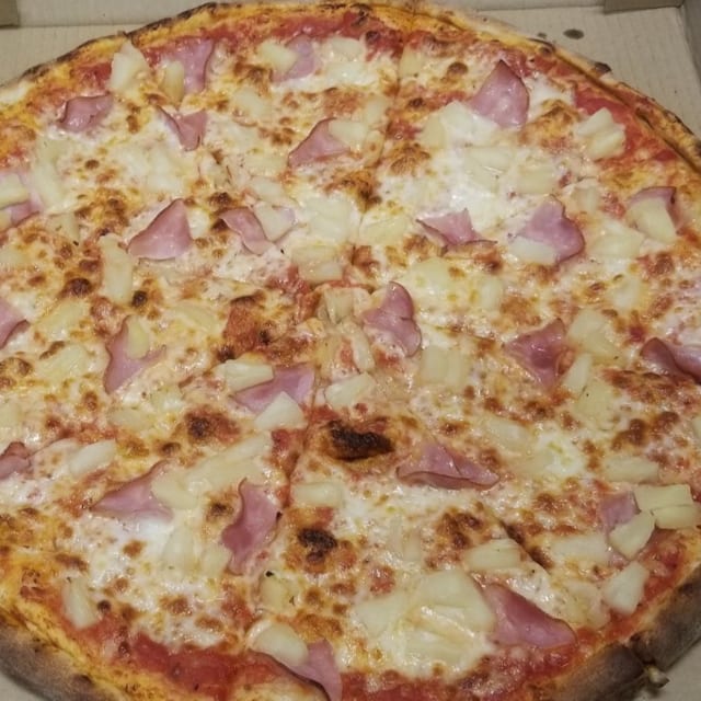 Hawaiian Pizza 12" (Medium).