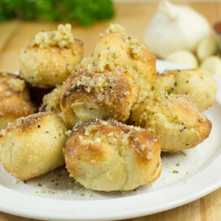 Delicious Garlic Knots: A Must-Try Italian Appetizer